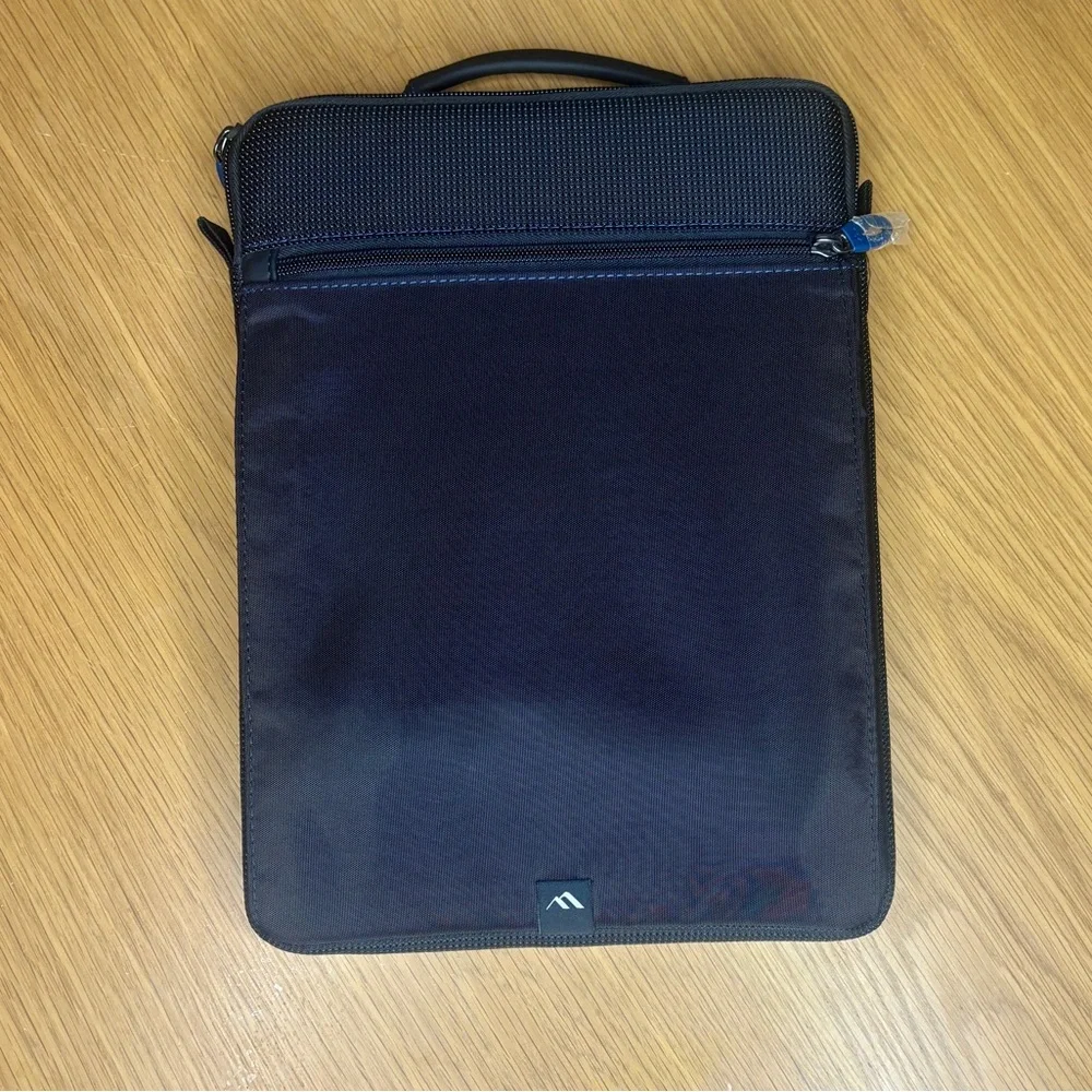 New Brenthaven Tred Vertical Carry Sleeve iPad Chromebook Black Protective Case